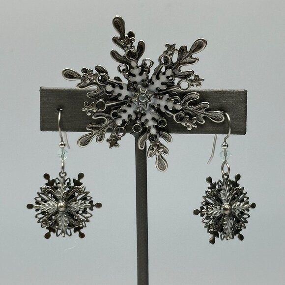 Snowflake Brooch Earring Set Silver Tone Winter Holiday Christmas Theme Jewelry - Picture 3 of 11
